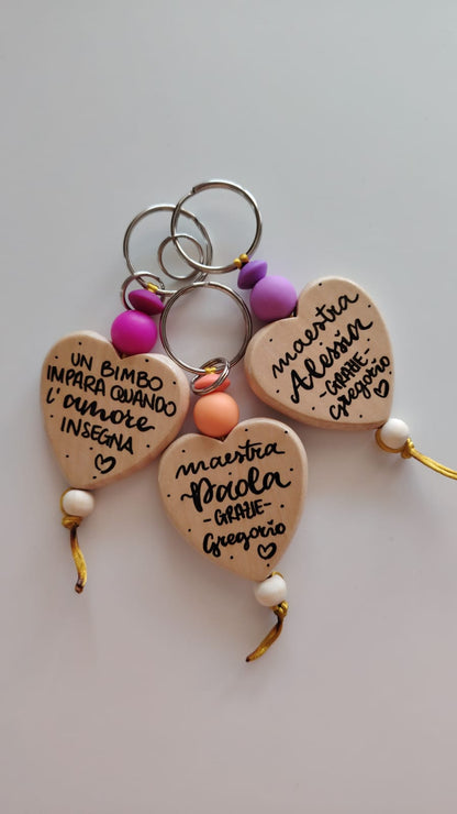 Portachiavi cuore legno maestra
